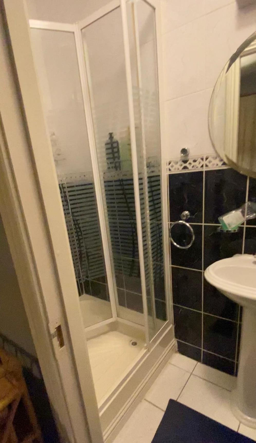 Dorm Room 5-6 People Shared Bathroom Outside Room Dublin Exterior foto