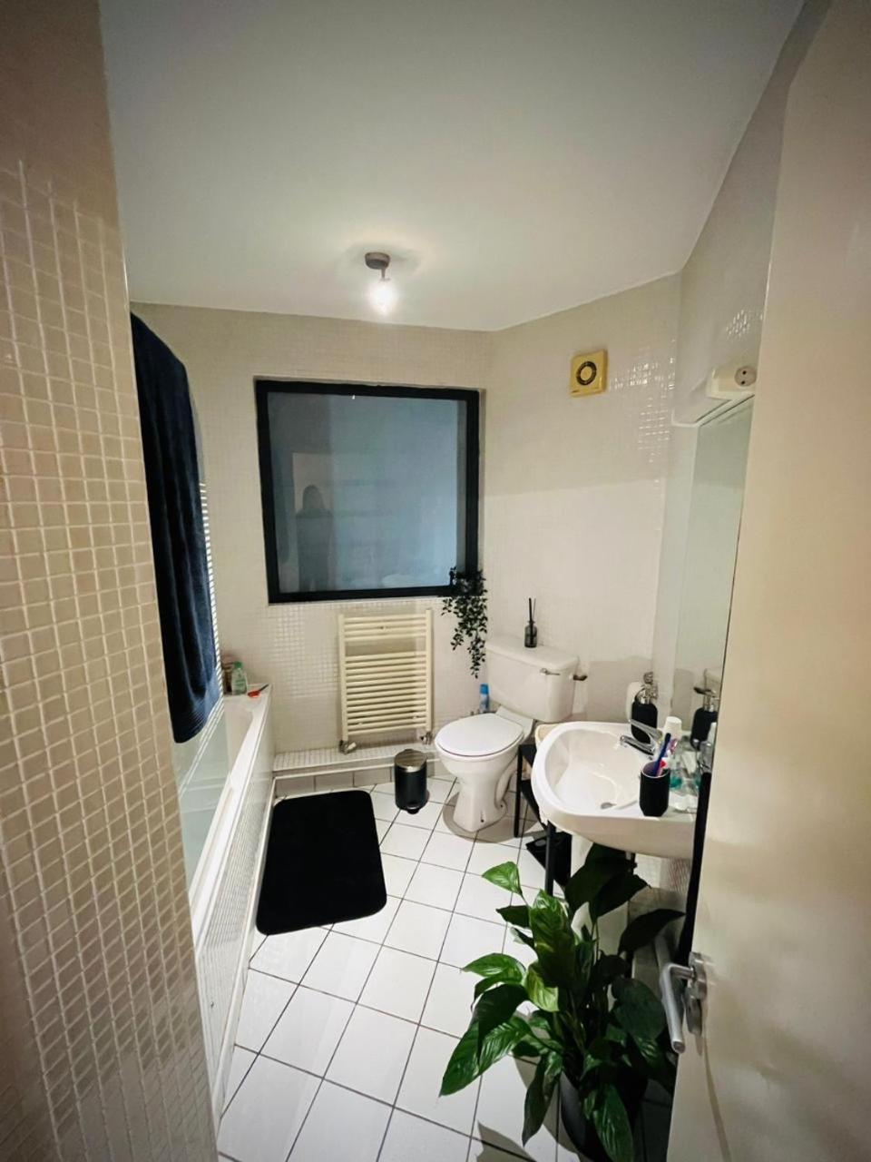 Dorm Room 5-6 People Shared Bathroom Outside Room Dublin Exterior foto